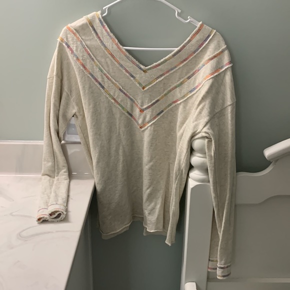 Hem and thread v neck sweatshirt - Picture 2 of 2